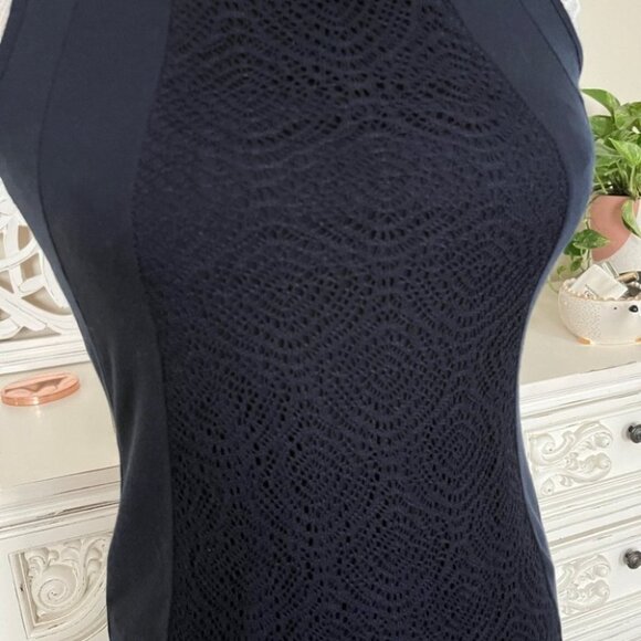 GAP sleeveless crochet tank - Picture 2 of 4